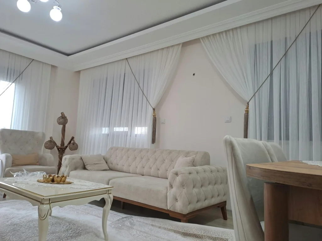 Püsküllü tül perde — salon
