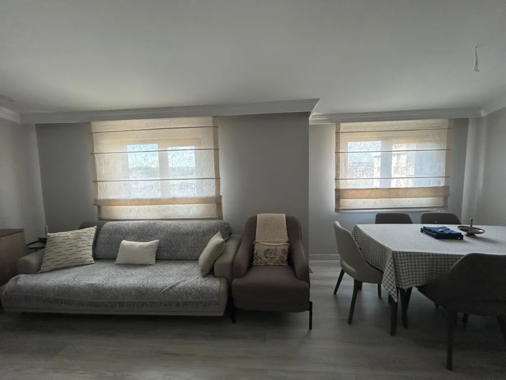 Oturma odası stor perde — oturma odası, yemek alanı